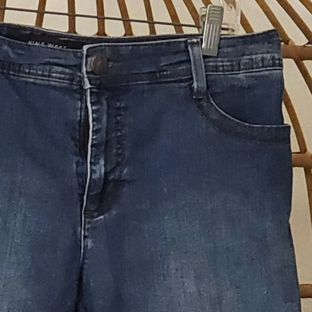 Nine West Women's Blue Jean Shorts Zip Close 5 Pocket Style Sz 12